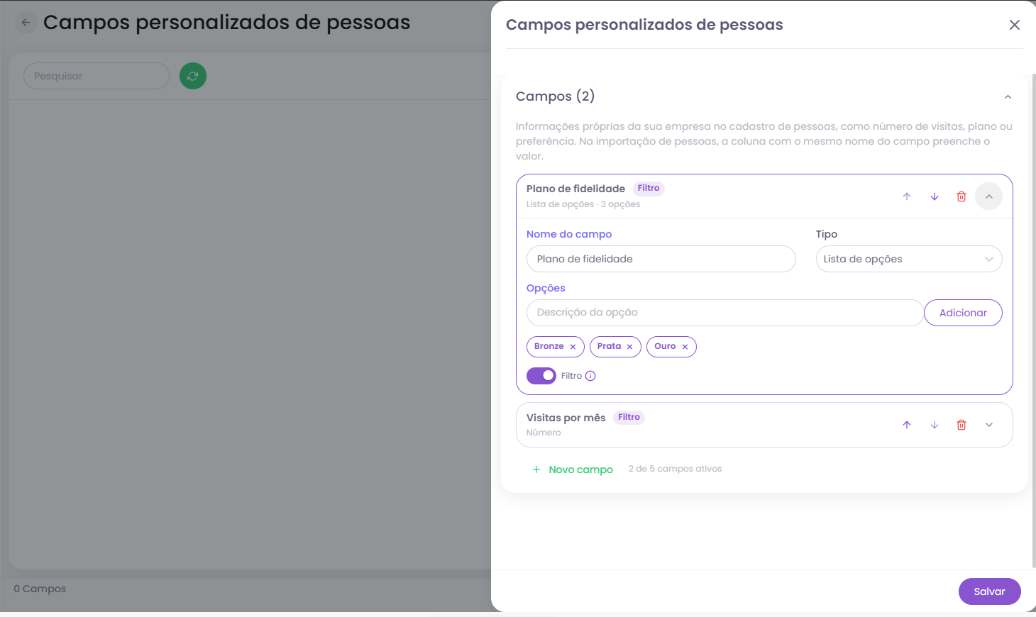 Painel de cadastro com campo de lista de opcoes expandido e contador de campos ativos