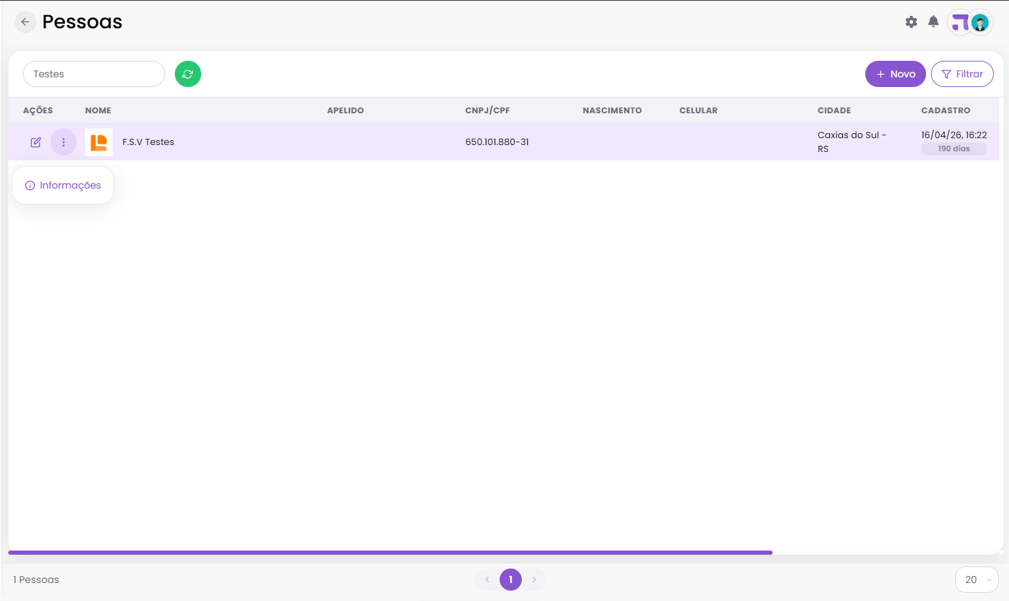 Listagem de pessoas com o menu da linha aberto mostrando a opcao Informacoes